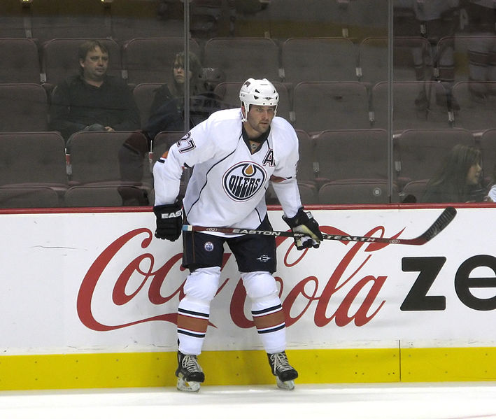 Oiler's Assistant Captain Dustin Penner (Sidmeister78 Wikipedia Commons)