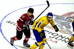 Victor Hedman Shakin' Off Tavares {Leon T Switzer - TotalPhoto}