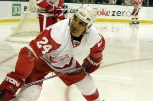 Chris Chelios: Wearing threads of the enemy (Wikipedia Commons)