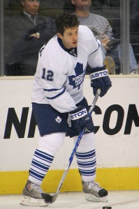 Lee Stempniak warms up for the Toronto Maple Leafs. (mark6mauno/Flickr)