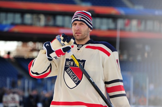 Veteran Mike Rupp came up big for the Rangers in the Winter Classic (Tom Turk/THW)