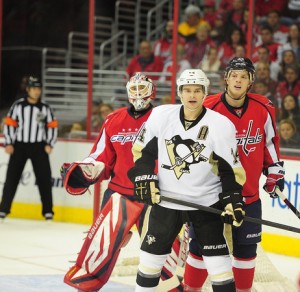 Chris Kunitz needs to find ice time on the 1st power play unit (Tom Turk/THW)