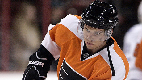 After signing a 2-year, $5 million deal, Brayden Schenn and the Flyers hope they've found the answer to the vacant left wing position on the top line.