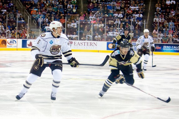 Hershey Bears' Cameron Schilling and Wilkes-Barre/Scranton Penguins' Harry Zolnierczyk. (Annie Erling Gofus/The Hockey Writers)