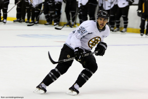 As Bruins Training Camp progresses, Bobby Robins continues to make a case for himself. (Flickr/Slidingsideways [CC])