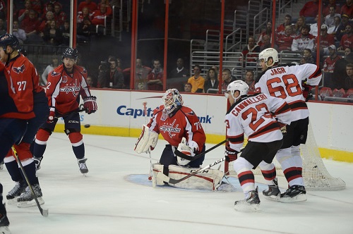 Mike Cammalleri and Jaromir Jagr in front of Braden Holtby (Tom Truk/THW)