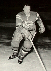 Doug Harvey , with Quebec last season.