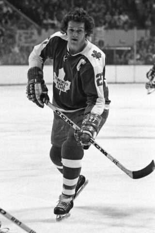 Darryl Sittler #27 of the Toronto Maple Leafs