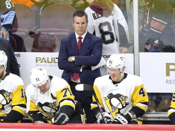 Mike Sullivan Penguins bench