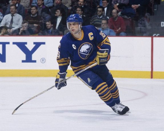 Pat LaFontaine #16 of the Buffalo Sabres
