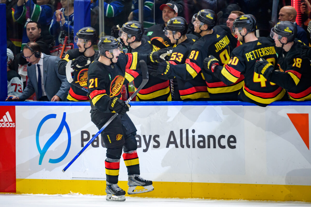 Nils Hoglander Vancouver Canucks Bench