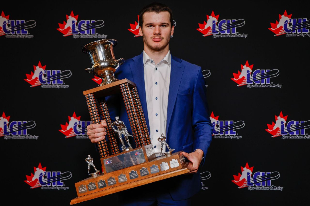 Sharks Prospect Dickinson Talks Top Defender Award, Memorial Cup & Confidence Heading Into Camp
