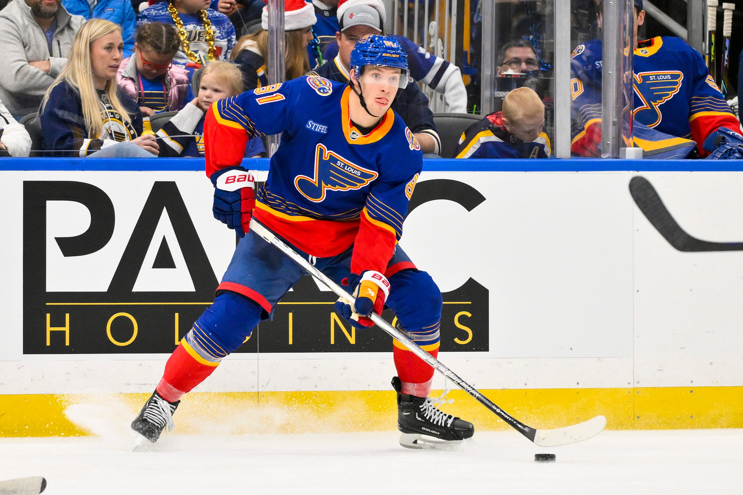 Dylan Holloway Agrees to 5-Year Extension With the Blues