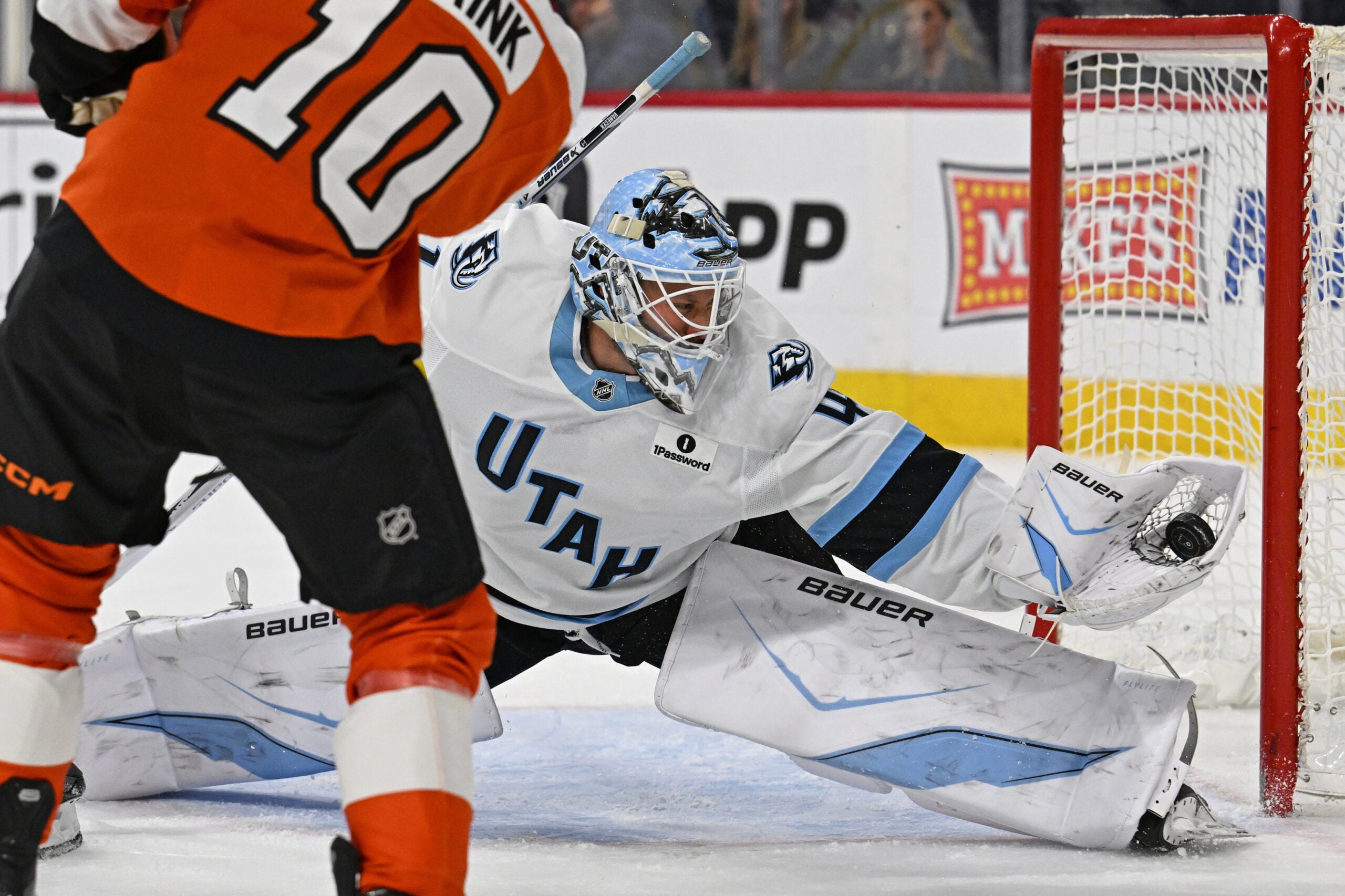 Islanders Sign Vitek Vanecek to a 1-Year Deal