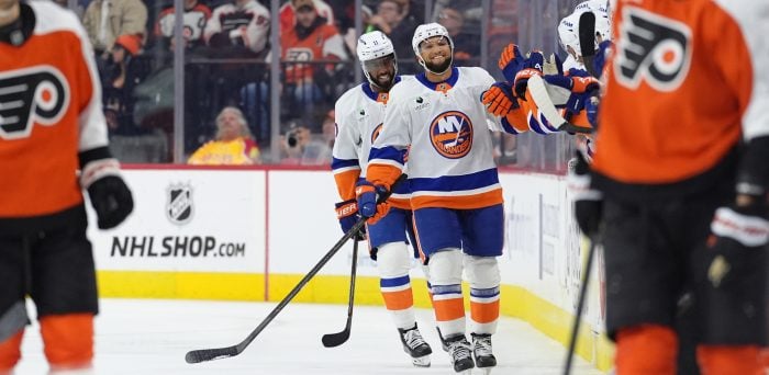 Islanders Bring Back Warren and Bear