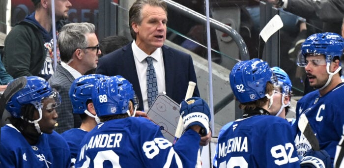 Maple Leafs News & Rumours: Hiller, 7-Defencemen Plan & Bigger Concerns