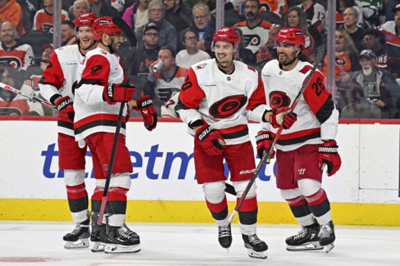 Hurricanes Defeat Flyers 4-1 to Extend Winning Streak to 5 Games