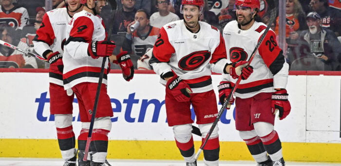 Hurricanes Defeat Flyers 4-1 to Extend Winning Streak to 5 Games